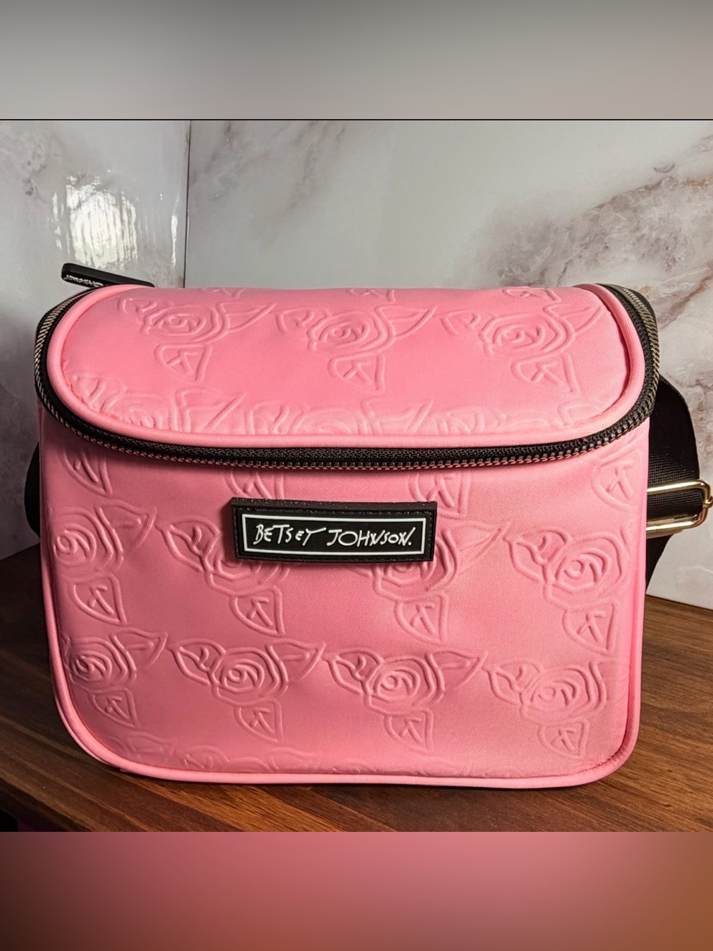 NWOT  Betsey Johnson Pink Rose Embossed Insulated Case BTS lunchbox